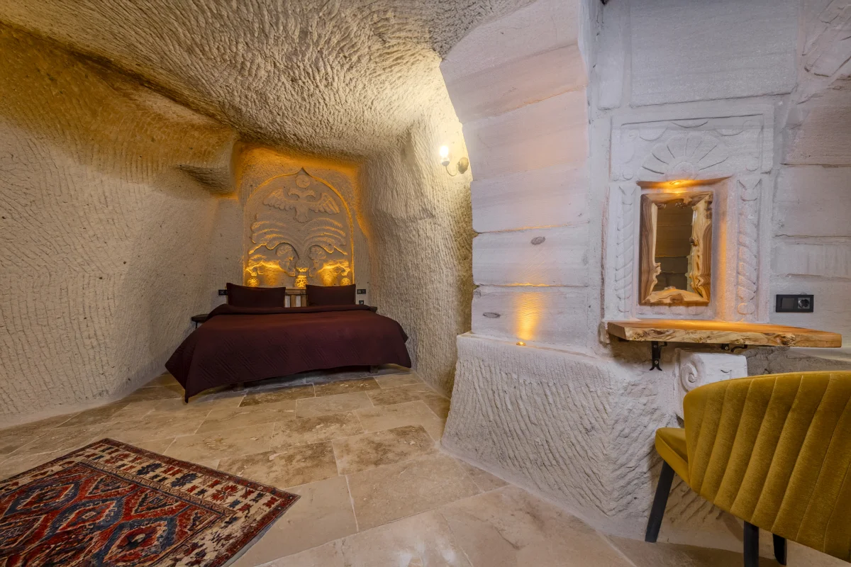 2810 - Jacuzzi Suite Room